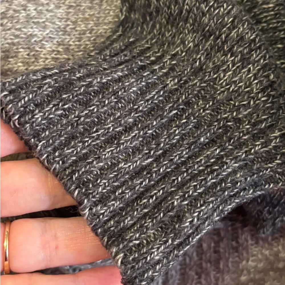 Mixed stitch color blocked sweater - Picture 5 of 5